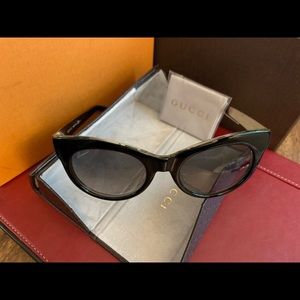SOLD GUCCI Women Sunglasses with Case NWT